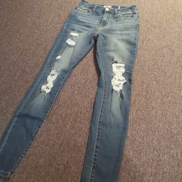 🔵 3/$30 Size 5 MIAMI Women's High Rise Jeans - Picture 3 of 15